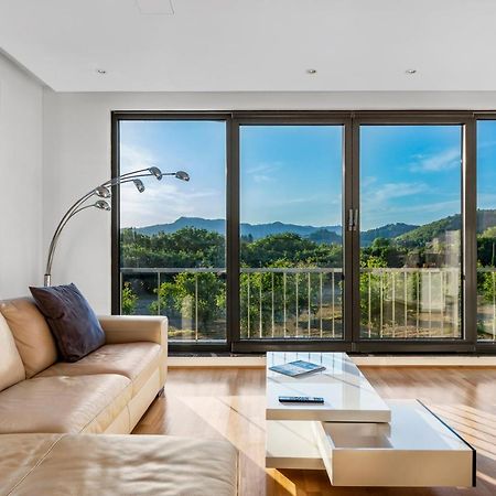 Contemporary Apartment With Rooftop Terrace In Maribor Exteriör bild
